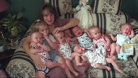 Cum arată acum septupleții născuți de o femeie din America în 1997