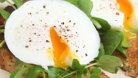Rețetă de ouă poșate - Mult mai sănătoase decât ouăle ochiuri