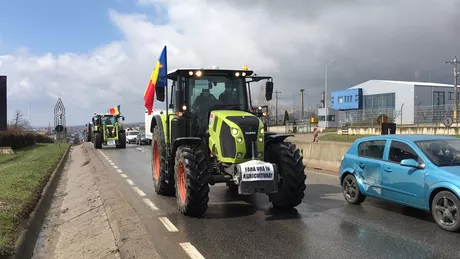 Fermierii din Iași au scos utilajele în stradă Agricultorii protestează pentru că nu au primit despăgubirile de secetă. Traseul complet al manifestației - GALERIE FOTO VIDEO