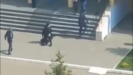 Atac armat într-o scoală din Rusia Cel puţin 11 elevi au murit după ce un tânăr a început să tragă cu arma - FOTO VIDEO