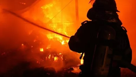 Incendiu în localitatea ieșeană Valea Adâncă. O casă a fost acaparată de flăcări - Exclusiv