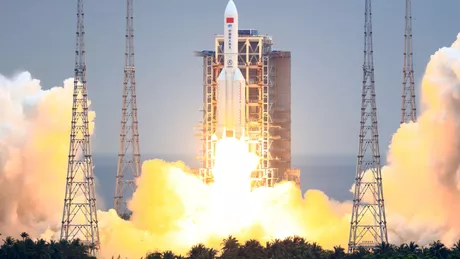 O rachetă uriașă chinezească scăpată de sub control se va prăbuși pe Pământ în jur de 10 mai. New York și Madrid amenințate