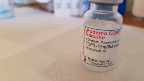 Vaccinul Moderna extrem de eficient la adolescenții între 12 și 17 ani