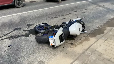 Accident rutier pe Aleea Mihail Sadoveanu. Un motociclist a fost rănit - EXCLUSIV FOTO