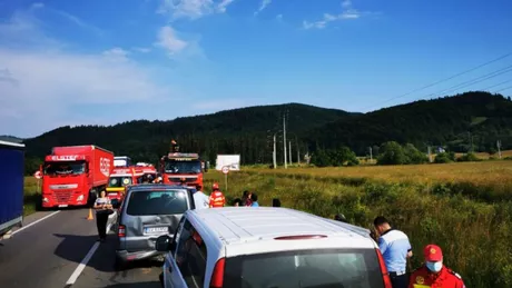 Accident rutier grav la Suceava. Două microbuze şi un autoturism s-au ciocnit. S-a activat planul roşu de intervenţie - FOTO VIDEO