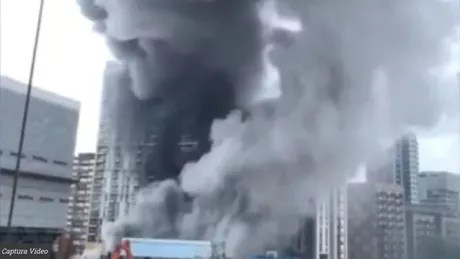 Incendiu în Londra. O explozie a avut loc lângă o stație de metrou - VIDEO