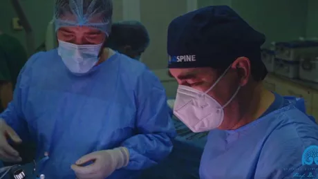 Tumoră cerebrală de 5 cm operată cu succes de echipa condusă de medicul primar neurochirurg Lucian Eva - VIDEO
