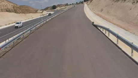 Spaniolii au construit o autostradă folosind cenuşă de hârtie în loc de ciment - GALERIE FOTO