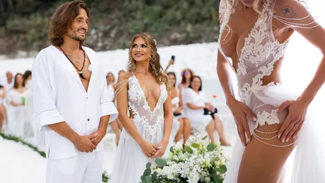 Imagini incendiare de la nunta anului Patronul de la Vivertine Iași Cezar Amititeloaie s-a căsătorit pe o plajă de lux din Grecia - GALERIE FOTO VIDEO
