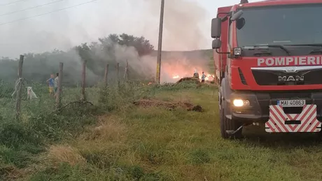 Incendiu de furaje în localitatea Volintirești comuna Al. I. Cuza - EXCLUSIV FOTO