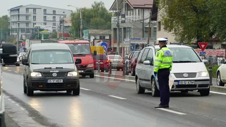 Mai mulți șoferi s-au ales cu bătăi de cap după ce au fost prinși de polițiștii rutieri pe picior greșit. Dosarele penale au fost deschise pe bandă rulantă