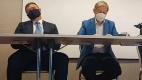 Ministrul Cercetării Ciprian Teleman a ațipit în cadrul unei conferinţe de presă susţinută de Dacian Cioloș - VIDEO