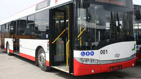 Conducătorul unui autobuz din Ploieşti a făcut infarct la volan. Călătorii au sunat la 112