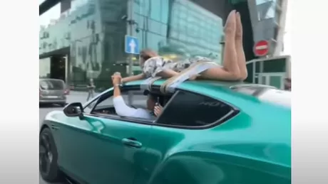 Un influencer renumit din Rusia și-a legat iubita de acoperișul unui Bentley și s-a plimbat cu ea pe străzi. Bărbatul este anchetat - VIDEO