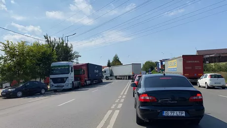 Coadă uriaşă de TIR-uri spre Ciurea. Şoferii aşteaptă la punctul de control vamal - FOTO VIDEO