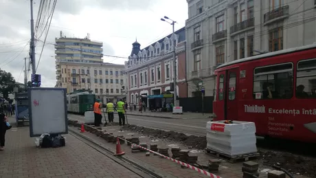 A început demolarea staţiilor de tramvai din Iaşi. Totul pentru ca noile garnituri PESA să poată ieşi la stradă - FOTO