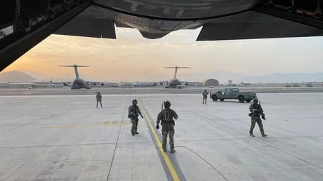 Vești bune din Afganistan unde incă 14 români au reușit să ajungă la aeroportul din Kabul