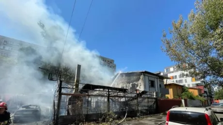 Incendiu la terasa unui restaurant din Capitală
