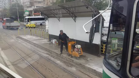 Continuă demolarea staţiilor de tramvai din Iaşi. Garniturile PESA vor ieşi la stradă după ce peroanele vor fi modificate - FOTO