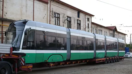 În depoul CTP Iași au intrat două noi tramvaie PESA. Când vor ieși la stradă noile garnituri