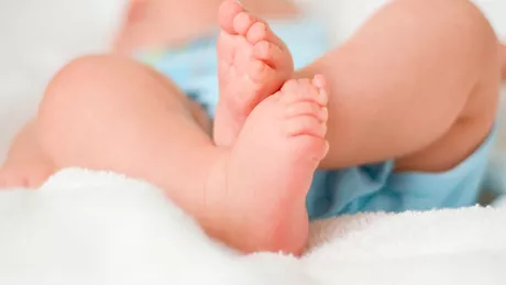 Unui bebeluş de o lună i s-a administrat vaccinul anti-Covid-19 din greşeală. Cum se simte copilul