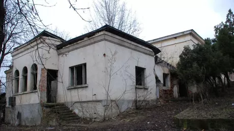 Consiliul Județean Iași vrea să scape de o ruină. Va concesiona pe 25 de ani Casa Călăului din zona Manta Roșie