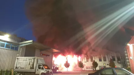 Incendiu puternic la o hală din municipiul Cluj-Napoca ISU a transmis mesaje ROALERT - FOTO