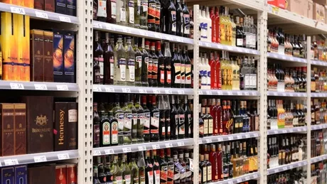 Peste 10 luni de închisoare pentru câteva sticle cu alcool Un individ certat cu legea a încercat să-i păcălească pe angajații unui cunoscut magazin din Iași