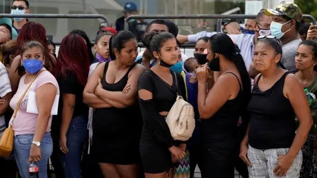 Mii de oameni sunt îngrijoraţi în Ecuador după ce sute de oameni au murit în urma unui război a bandelor dintr-o închisoare