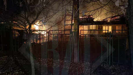 Urmările incendiilor groaznice din comuna ieşeană Dobrovăţ. Un bărbat a rămas fără locuinţă în prag de iarnă. Primăria cere sprijin pentru a-i ridica o nouă casă - GALERIE FOTO