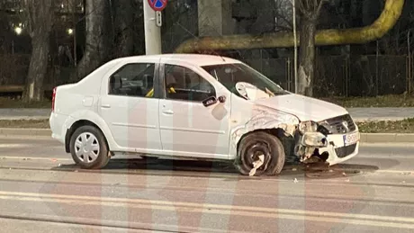 Accident rutier în zona Tudor Vladimirescu din Iași. Două autoturisme au fost implicate în coliziune - Exclusiv Galerie Foto