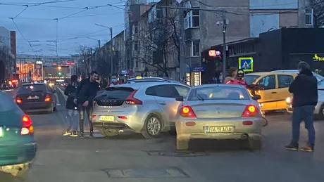 Accident rutier între două autoturisme în zona Bucșinescu