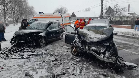 Încă un accident rutier la Iaşi Sunt mai multe victime după un impact între două autoturisme- EXCLUSIV FOTO UPDATE