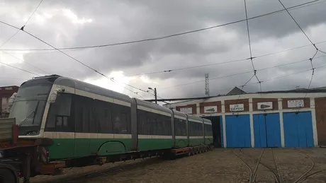Al 16-lea tramvai PESA a ajuns la Iași. Noua garnitură va ieși la stradă după ce procedurile interne vor fi încheiate - FOTO