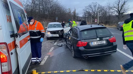 Accident rutier în zona Bucium. Un autoturism marca BMW s-a izbit frontal cu un Volkswagen - EXCLUSIV GALERIE FOTO UPDATE VIDEO