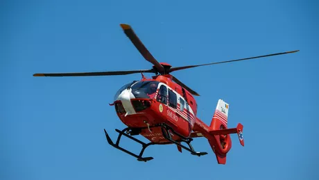 Un elicopter SMURD a întrerupt un meci de fotbal pentru a prelua o persoană rănită