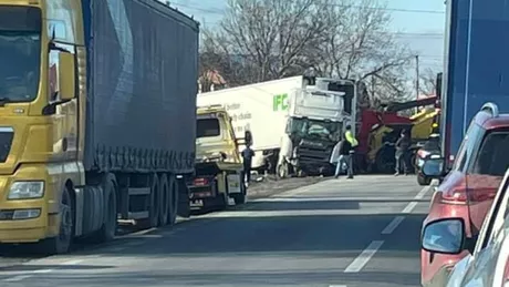 Accident rutier în localitatea Miroslovești. Un autoturism a intrat în coliziune cu o căruță - FOTO