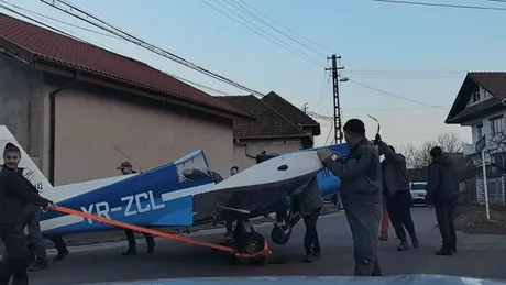 Un avion de antrenament a aterizat forțat pe un câmp din Hunedoara din cauza unei defecțiuni