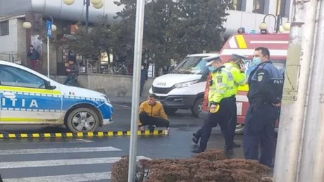 Accident rutier în Bacău. Un copil a fost lovit de o maşină a Poliției - VIDEO