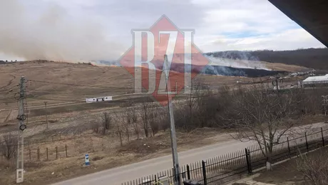 Incendiu de vegetaţie în mai multe localități din judeţul Iaşi. Pompierii se deplasează la faţa locului - EXCLUSIV FOTO VIDEO UPDATE