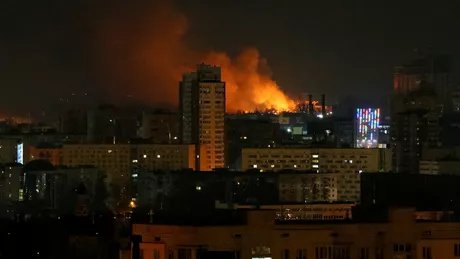 Imagini copleșitoare în Ucraina Civilii aruncă sticle incendiare în blindatele rușilor - VIDEO