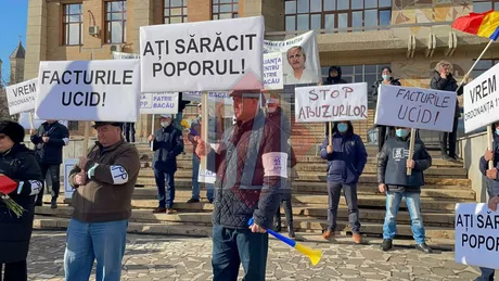 Alianța pentru Patrie Iași protest în fața Prefecturii. Manifestanții militează împotriva exploziei prețurilor la utilităţi - FOTO VIDEO