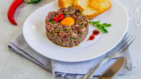 Tartar de vită Deliciu francez din carne crudă