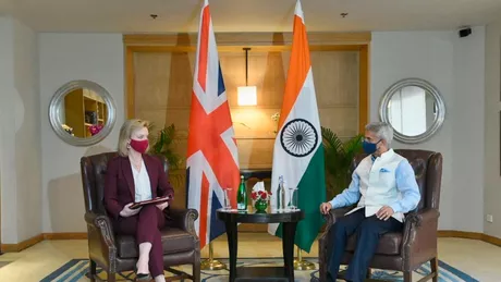 Miniștrii de externe din Marea Britanie și Rusia vizitează India în aceeași zi
