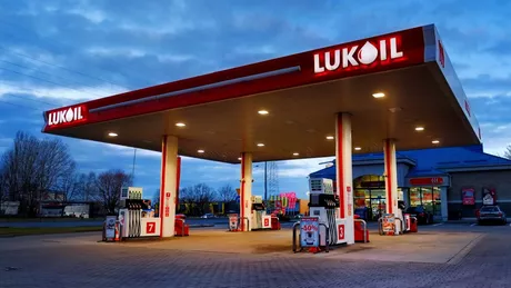 Lukoil riscă să închidă două fabrici din cauza sancțiunilor impuse Rusiei