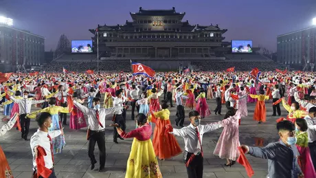 Paradă militară de Ziua Soarelui. Cum a sărbătorit Coreea de Nord ziua de naștere a fondatorului Kim Il Sung - VIDEO