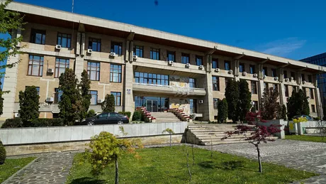 Se reface sediul CJ Iași Instituția bagă 30 de mii de euro în reabilitarea intrării în clădire