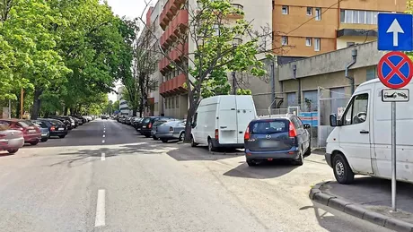 Pont pentru șoferii din Iași. Zeci de locuri de parcare scoase la mezat pe bulevardul Nicolae Iorga