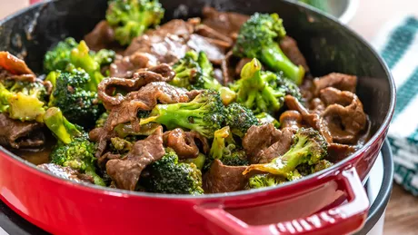 Două rețete de mâncare sănătoasă - Conopidă cu usturoi și friptură de vită cu broccoli