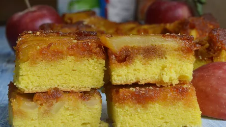 Prăjitură cu mere caramelizate un deliciu irezistibil. Rețeta unui desert de casă aromat și ușor de făcut